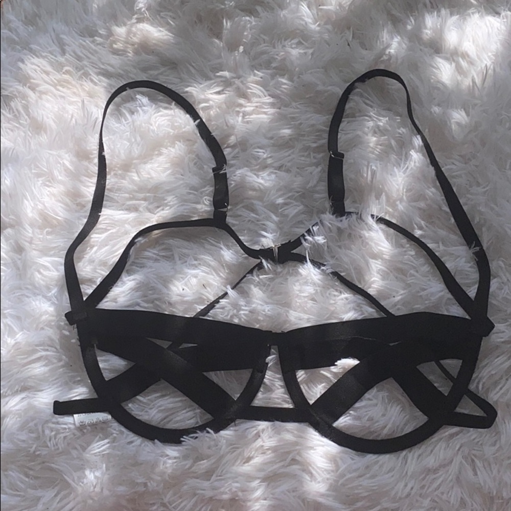 Black bondage bra